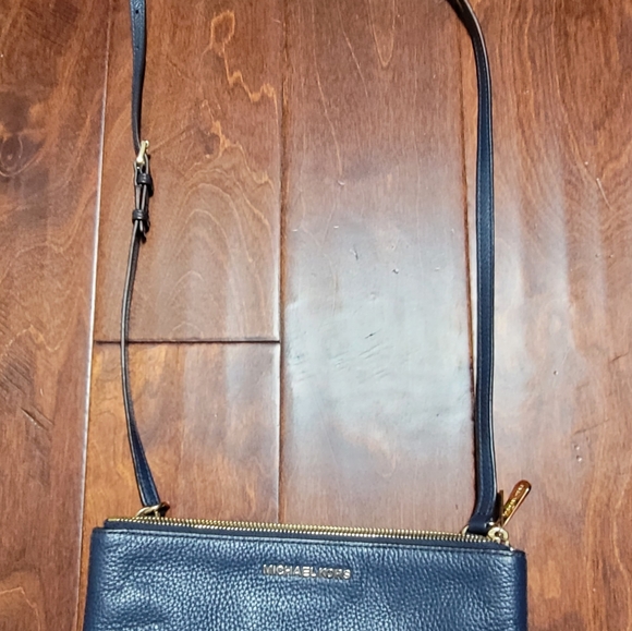 Small E/W Michael Kors Double Zip Crossbody in Navy - Picture 8 of 11